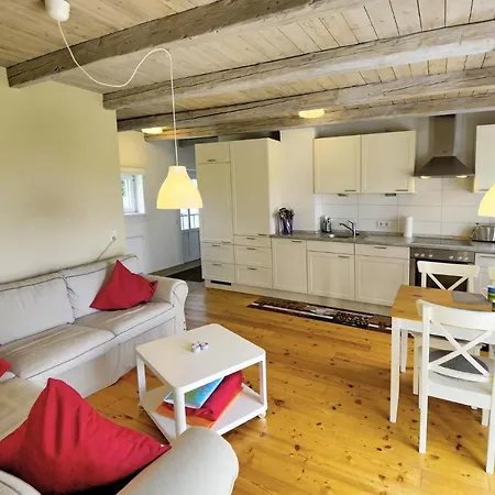 Hébergement de vacances Fewo1846 - Rotes Haus - Idyllisch Gelegenes Haus Mit 2 Schlafzimmern Und Grossem Grundstueck