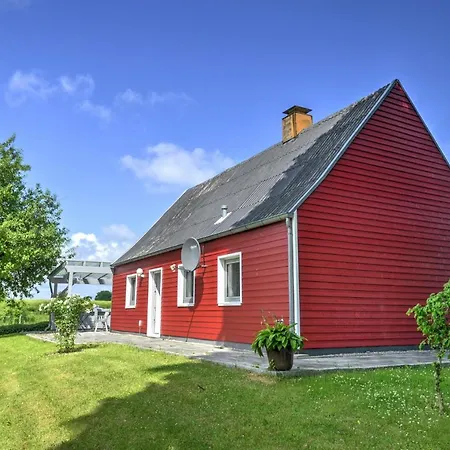 Holiday home Fewo1846 - Rotes Haus - Idyllisch Gelegenes Haus Mit 2 Schlafzimmern Und Grossem Grundstueck