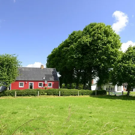 Hébergement de vacances Fewo1846 - Rotes Haus - Idyllisch Gelegenes Haus Mit 2 Schlafzimmern Und Grossem Grundstueck *