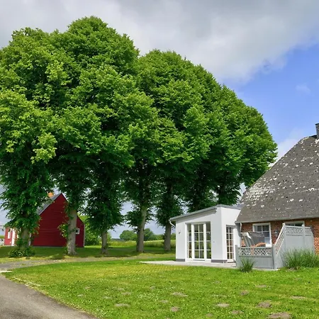 Fewo1846 - Rotes Haus - Idyllisch Gelegenes Haus Mit 2 Schlafzimmern Und Grossem Grundstueck Hébergement de vacances