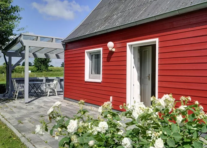 Prázdninový dům Fewo1846 - Rotes Haus - Idyllisch Gelegenes Haus Mit 2 Schlafzimmern Und Grossem Grundstueck